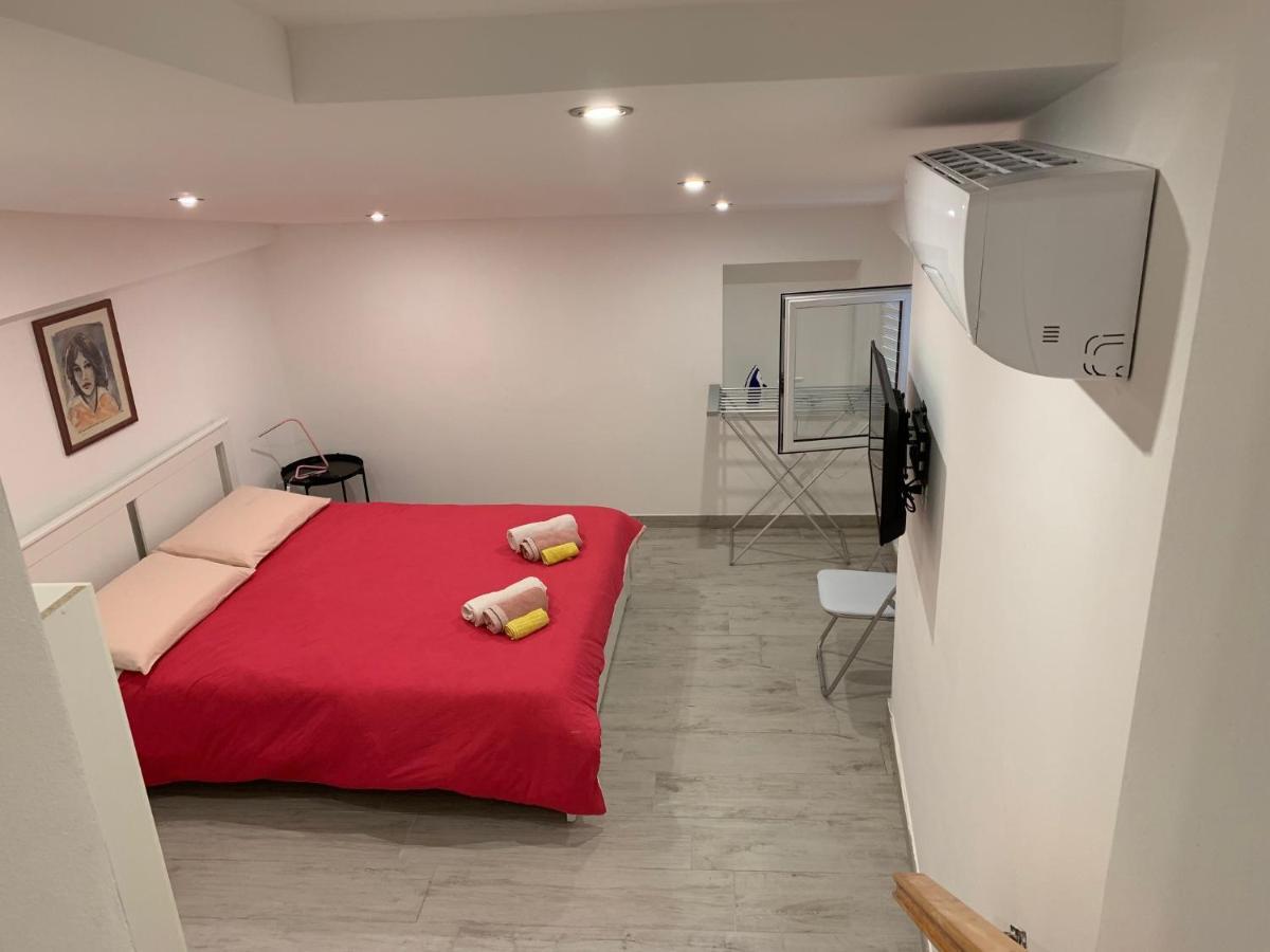 Deni's Per 4 * Syracuse